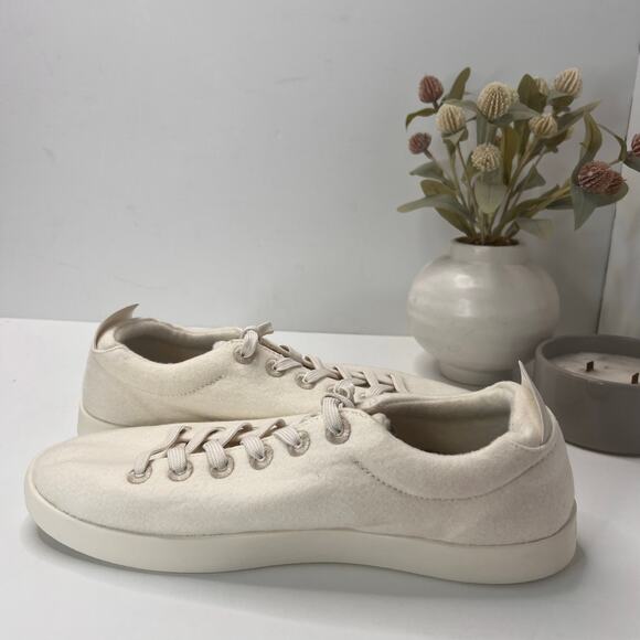 Athletic_Shoes